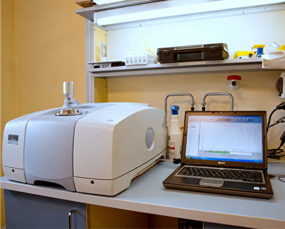 Analytical laboratory equipment